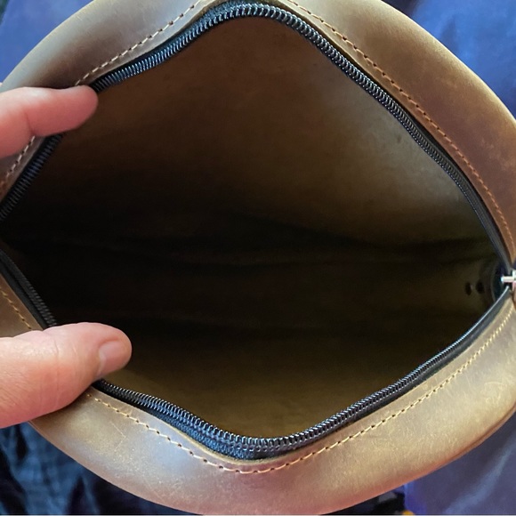 Holla handmade leather Crossbody bag. - Picture 10 of 11